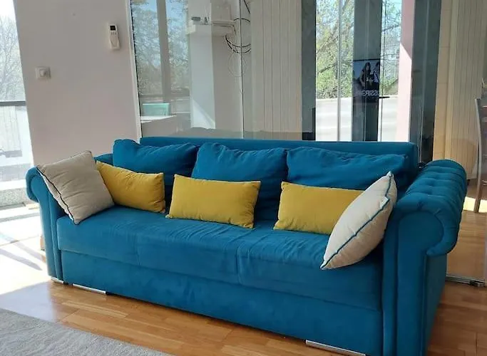 Prime 2BDR at Arc de Triumph Apartment Bucureşti